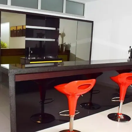 5-bedroom In Playa Del Duque 阿德耶