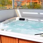 5-bedroom In Playa Del Duque *