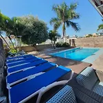 5-bedroom In Playa Del Duque *