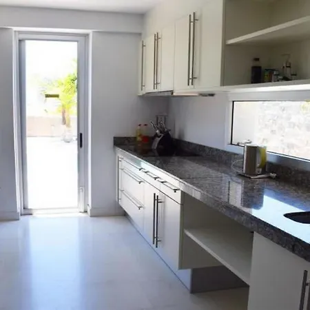New 5-bedroom Del Duque 阿德耶
