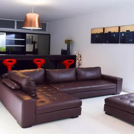 New 5-bedroom Del Duque 别墅 *