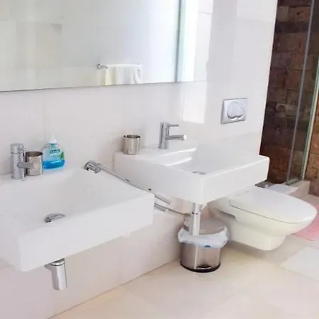 New 5-bedroom Del Duque 别墅 阿德耶
