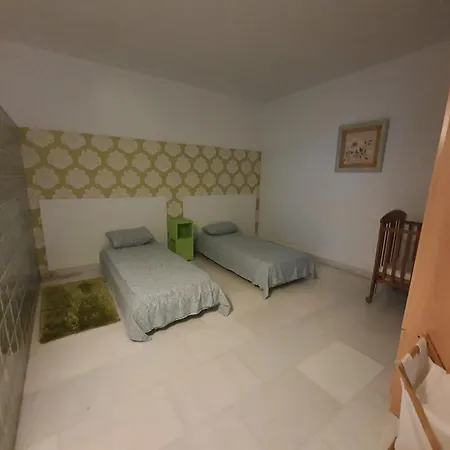 New 5-bedroom Del Duque 别墅