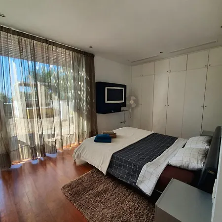New 5-bedroom Del Duque 别墅